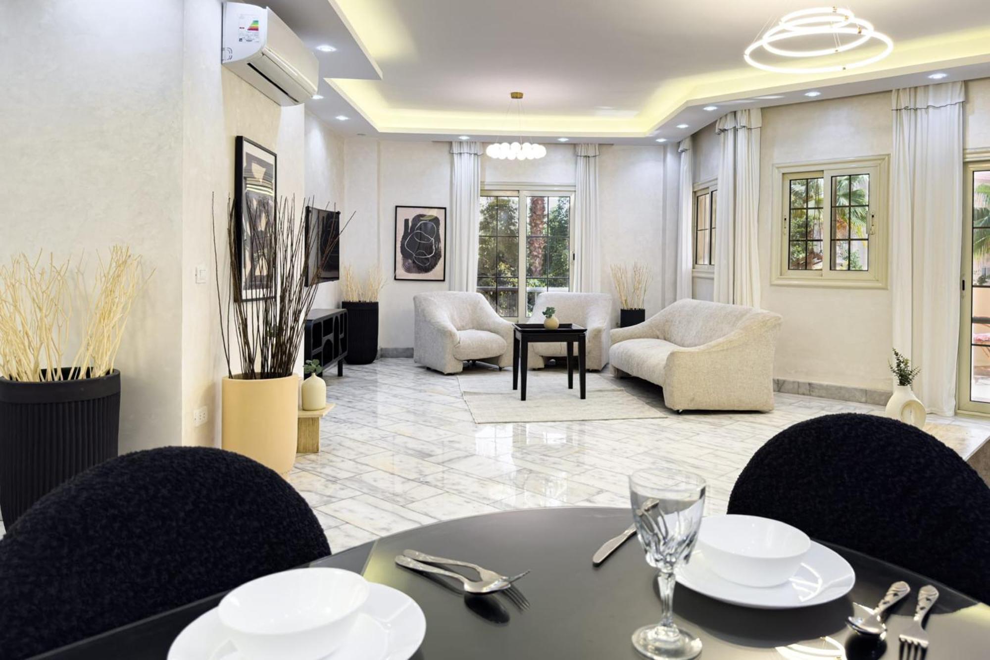 Comfy & Cozy 2bdr 15 Min From Cai Airport Apartment